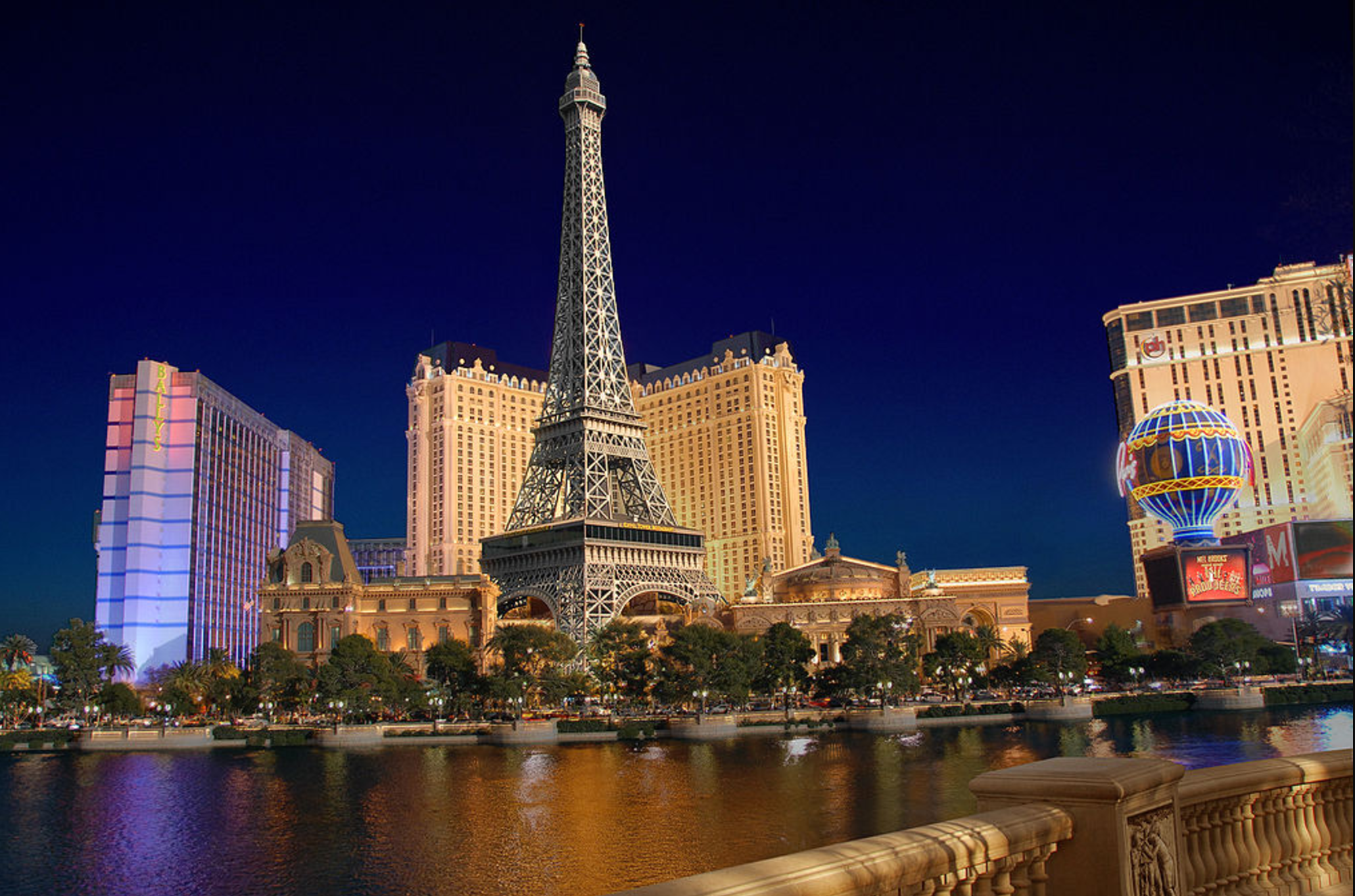 Caesars to Add Hotel Tower to Paris Las Vegas