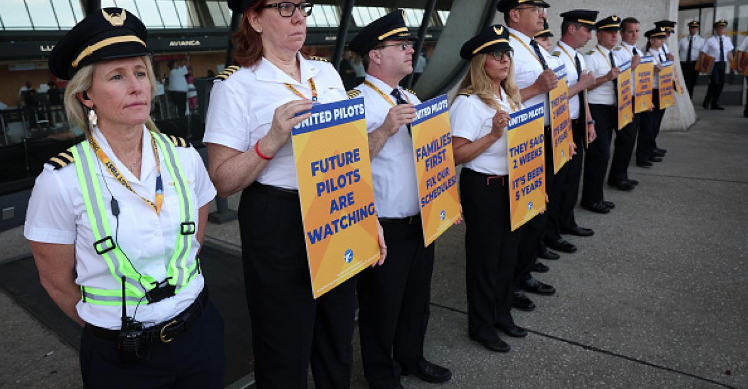 American Airlines pilots recommend you fly Delta or United